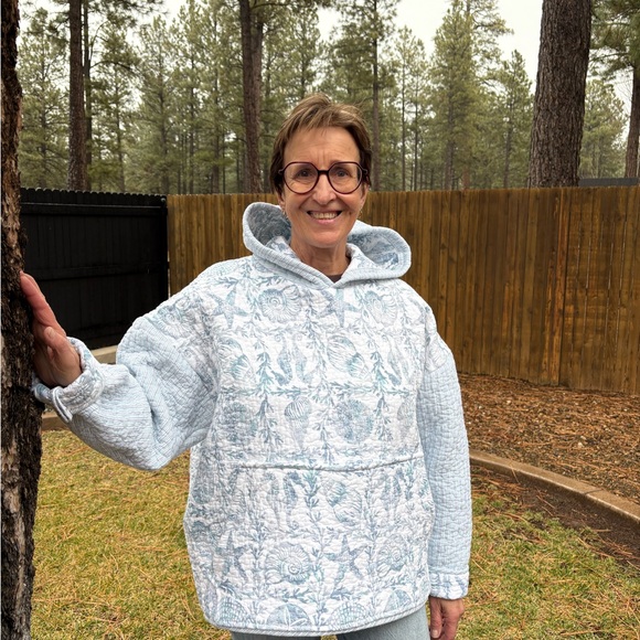Quilted Blue/White Seashell themed  Hoodie Sweatshirt - Picture 8 of 10